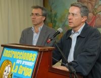 Presidente Uribe evaluó medidas del Gobierno para enfrentar llegada del virus AH1N1