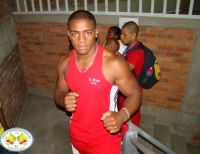 La otra cara del boxeador del momento Oscar Rivas
