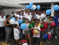 Empleados de la Fundación Sociedad Portuaria Regional de Buenaventura, entregaron regalos a niños y niñas de La Palera y Alpopular