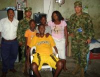 ARMADA NACIONAL ENTREGA SILLAS DE RUEDAS A DISCAPACITADOS EN BUENAVENTURA
