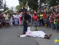 Reportaje gráfico de la procesión del Santo Viacrucis de la Catedral San Buenaventura