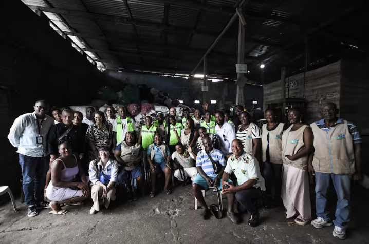 Recicladores de Quibdó recibieron materiales para fortalecer su trabajo, la economía y la paz