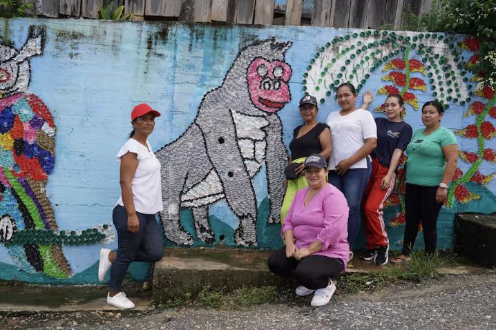 La lucha de mujeres para salir del estigma en un barrio fundado por las extintas FARC