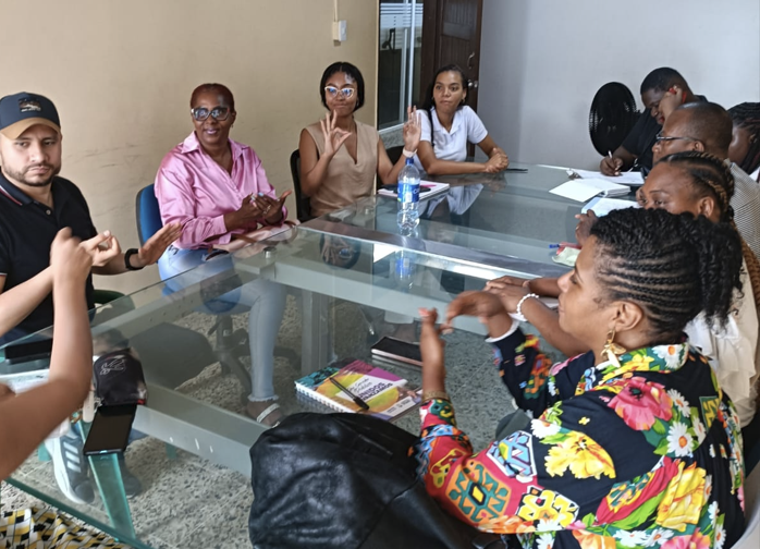 El Instituto Nacional de Sordos capacitará a docentes e intérpretes para atención a estudiantes sordos en Buenaventura