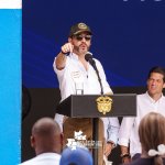 El presidente De la Espriella ordena traslado de 120 reclusos señalados de controlar el crimen en Buenaventura