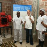 La Gobernación del Valle entregó alambique y trapiche a emprendimiento de viche en Buenaventura