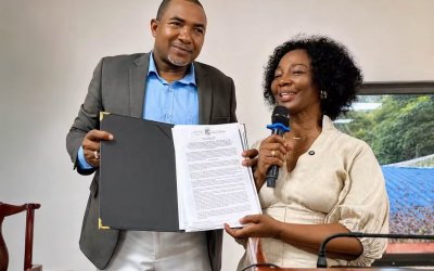 La alcaldesa Ligia del Carmen Córdoba Martínez posesiona a la nueva junta directiva de Asocomunal para el periodo 2026-2030 en Buenaventura