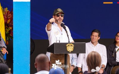 El presidente De la Espriella ordena traslado de 120 reclusos señalados de controlar el crimen en Buenaventura