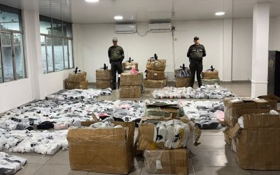 La Policía aprehendió más de 226 toneladas de acero y 760 pares de calzado de contrabando en Buenaventura