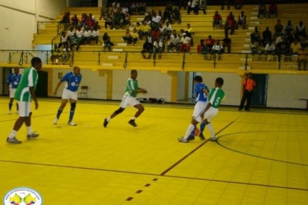 El jueves y viernes se disputará la tercera ronda del primer campeonato de fútbol de salón “100 Barrios”