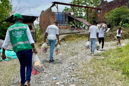 Alcaldía Distrital fortalece la atención a familias damnificadas y recorre barrios afectados por la emergencia en Buenaventura
