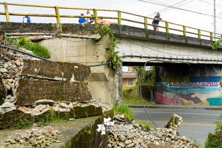 Comunidad del barrio Oriente exige intervención urgente del puente a punto de colapsar y que conecta con el barrio Isla de la Paz en Buenaventura