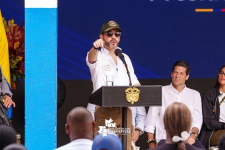 El presidente De la Espriella ordena traslado de 120 reclusos señalados de controlar el crimen en Buenaventura