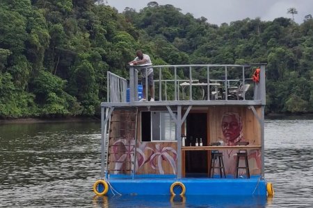 Primera cabaña flotante del Pacífico colombiano abre una nueva opción de turismo comunitario en La Plata, Bahía Málaga en Buenaventura