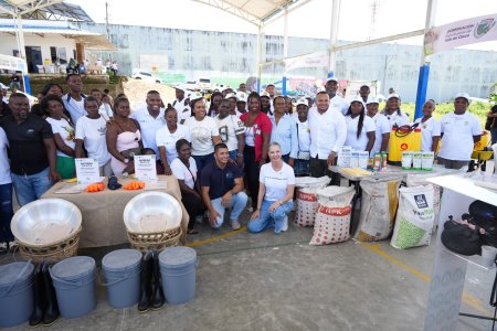90 familias agrícolas de Buenaventura reciben insumos y herramientas para fortalecer la producción rural