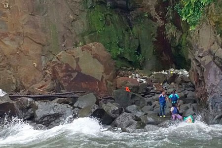Armada Nacional rescata 16 personas de una embarcación que naufragó cerca de la bahía de Buenaventura