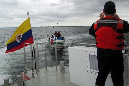 Armada Nacional rescata cuatro pescadores ecuatorianos luego de permanecer 48 horas a la deriva en el pacífico colombiano