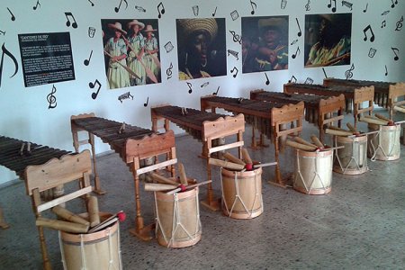 El programa “Después de Clases”, entregó kit de instrumentos musicales del pacífico a seis agrupaciones infantiles y juveniles