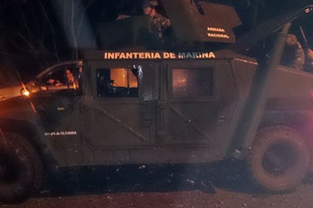 Infantes de Marina rescatan a dos mujeres que habían caído a un barranco en Zacarías sobre el río Dagua