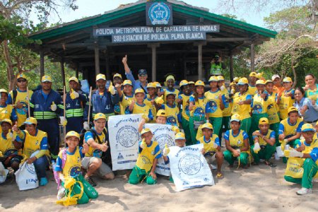 La Fundación Eduardo&ntilde;o sigue creando Conciencia Azul en Colombia con limpieza de playas en Juanchaco