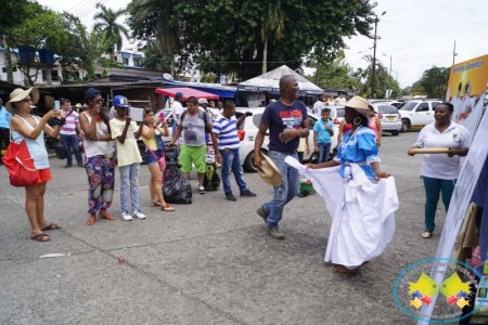 Turistas son recibidos por Dirección Técnica de Cultura con música del pacífico