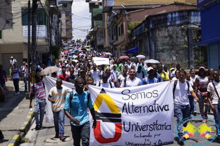 Estudiantes de Unipacífico marcharon exigiendo se convoque a elecciones de estamentos representativos de la Alma Máter