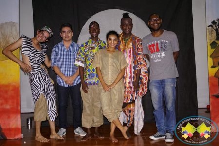 Se realizó con éxito la obra de teatro Griots, Cuentos Africanos