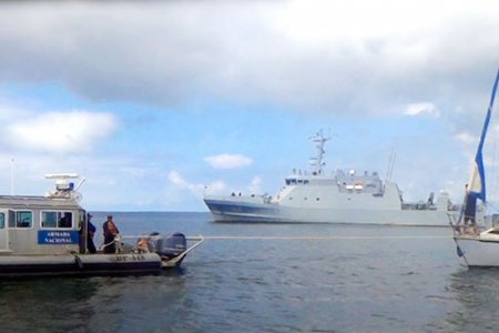 Armada Nacional rescata velero a la deriva en aguas del pacífico