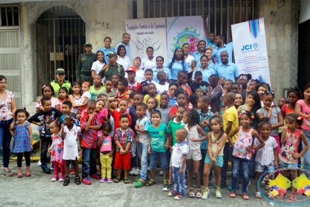 Más sonrisas para la ni&ntilde;ez de la Comuna 8