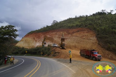 Comerciantes y comunidad asentada en la vía entre Loboguerrero y Mediacanoa no están de acuerdo con cierre total de la vía