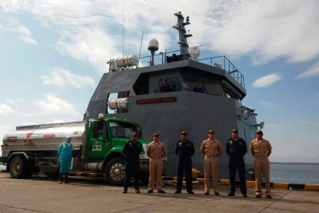 Buque de la Armada Nacional llegó a Tumaco con las primeras ayudas humanitarias transportadas  desde Ecuador