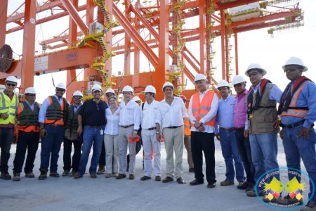 Con la llegada de nueve modernas grúas continúan los trabajos en la Sociedad Puerto Industrial Aguadulce