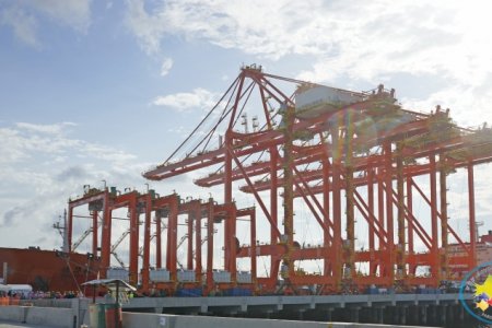 A la Sociedad Puerto Industrial Aguadulce en Buenaventura arribaron 4 grúas pórtico