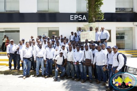 Trabajadores por contrato de EPSA protestan por tercerización laboral