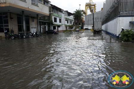 Buena parte del centro de Buenaventura se inundó por fuerte aguacero