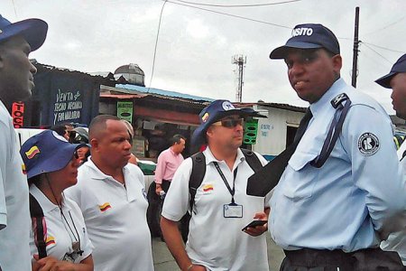 Agentes de Tránsito de Buenaventura iniciaron asamblea permanente por el atraso en sus salarios