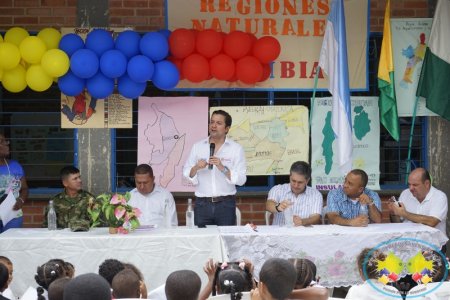MinTICs David Luna entregó 4 kioscos Vive Digital en Buenaventura