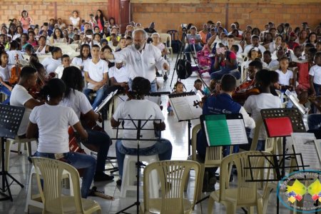 Necesitamos que la empresa privada y la Alcaldía de Buenaventura apoyen a Batuta: Julián Lombana Mari&ntilde;o