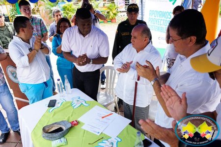 Gobernador del Valle puso la primera piedra del Malecón Bahía de la Cruz en Buenaventura