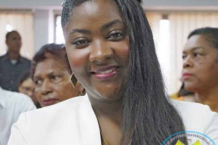 La concejal Cindy Tatiana Angulo Castillo hace reconocimiento a las victimas en el Día Nacional de la Memoria y la solidaridad