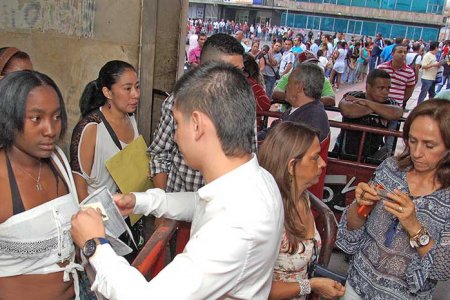 Delegados de la Cancillería visitaron instalaciones de la oficina de pasaportes