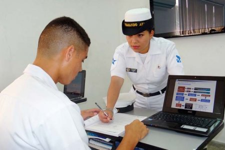 Armada Nacional ofrece becas a los mejores jóvenes deportistas del país