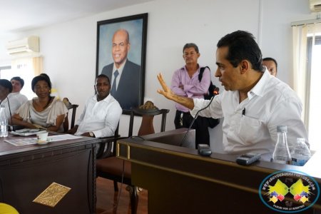 Concejo de Buenaventura escuchó al senador Alexander López en sesión plenaria