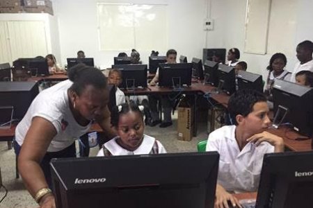 Prosperidad Social entregó una sala informática para jóvenes de la Institución Educativa Las Américas del barrio Carlos Holmes Trujillo