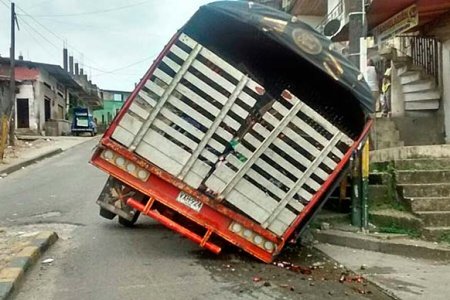Mala calidad en tapa de válvula de acueducto ocasiona accidente