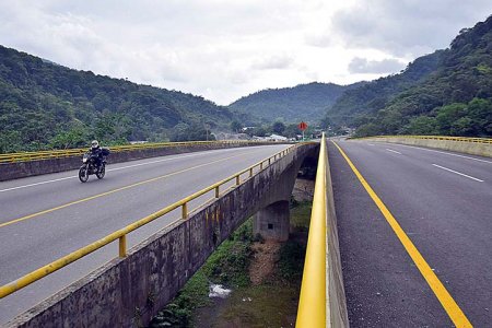 Vicepresidente Vargas Lleras inauguró dos viaductos en tramo de 4,5 kilómetros de doble calzada en la vía Buenaventura - Buga