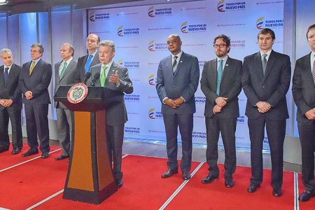 Gremios y Gobierno se unen para regular el uso de bolsas plásticas