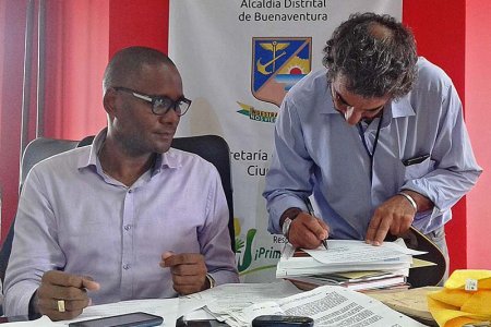 La Administración Distrital firmó acuerdo con vendedores estacionarios del parque