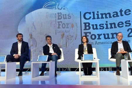 La paz será el fin de la contaminación de nuestros ríos y la deforestación de nuestros bosques, afirmó el Presidente
