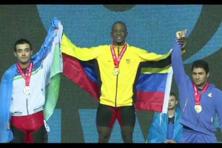 El bonaverense Lesman Paredes, se consagró campeón mundial juvenil en levantamiento de pesas